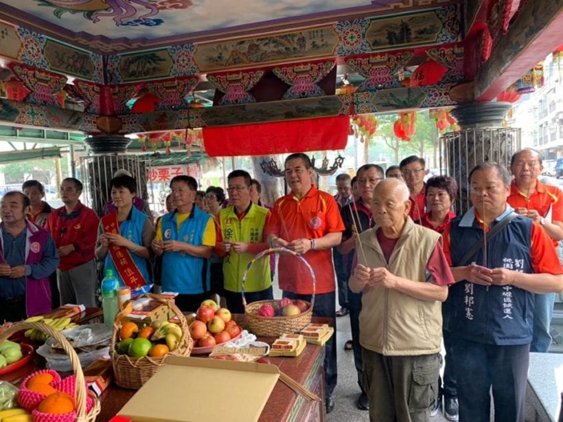 景文前往土地公參加團拜，祝福大家平安幸福