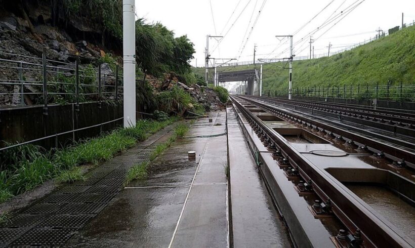 台灣高鐵公司表示,今天苗栗至台中路段採西線單線雙向行駛,東線同時進行搶修,列車經過苗栗受影響路段時,將減速通行,尖峰時段部分列車會有延誤,離峰時段較不受影響 台灣高鐵公司表示,今天苗栗至台中路段採西線單線雙向行駛,東線同時進行搶修,列車經過苗栗受影響路段時,將減速通行,尖峰時段部分列車會有延誤,離峰時段較不受影響