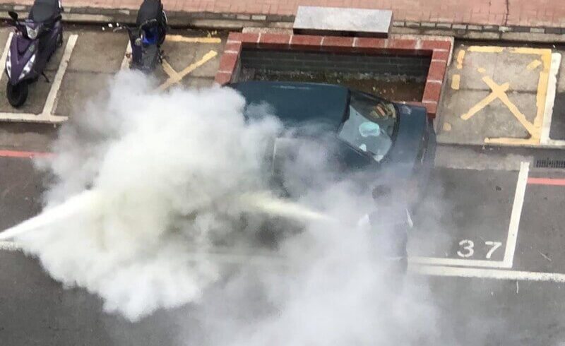 給見義勇為的公車駕駛一個讚！