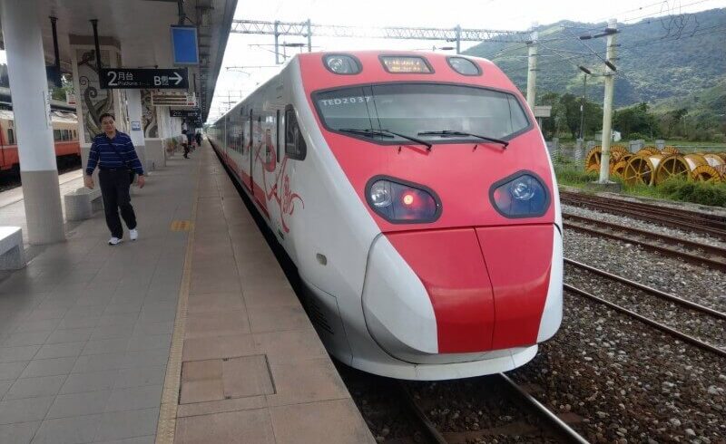 中秋疏運車票於8月29日凌晨0點起，開放民眾透過網路、電話語音訂票