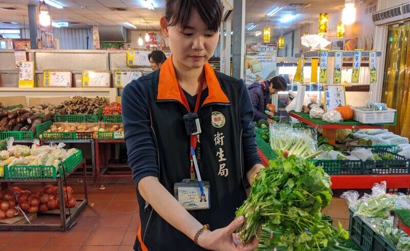 選購年貨請多注意販售場所衛生環境，建議挑選標示清楚產品