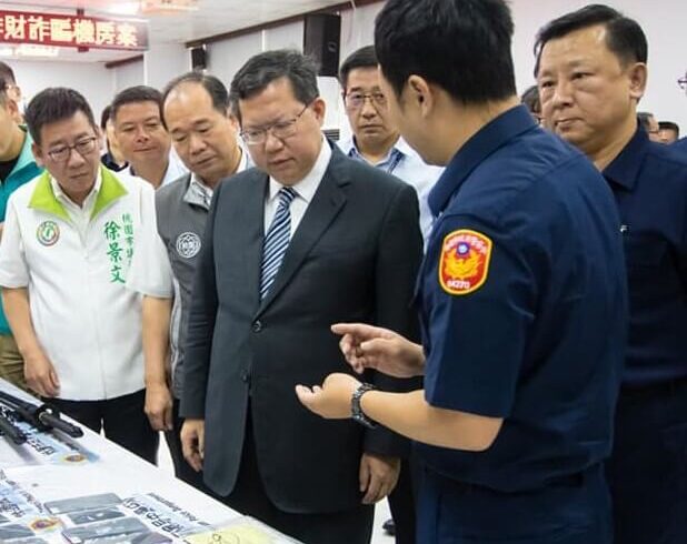 景文今日陪同文燦市長，慰勉中壢警分局破獲詐騙機房案同仁