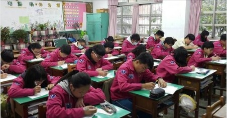 景文提醒參加國中教育會考的考生們,可於明(17)天下午3時至5時,前往桃園市18所考場學校,查看試場位置,提前熟悉考場 景文提醒參加國中教育會考的考生們,可於明(17)天下午3時至5時,前往桃園市18所考場學校,查看試場位置,提前熟悉考場